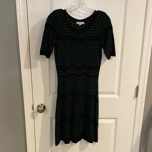 Roz & Ali Black and Green Chevron Midi Dress